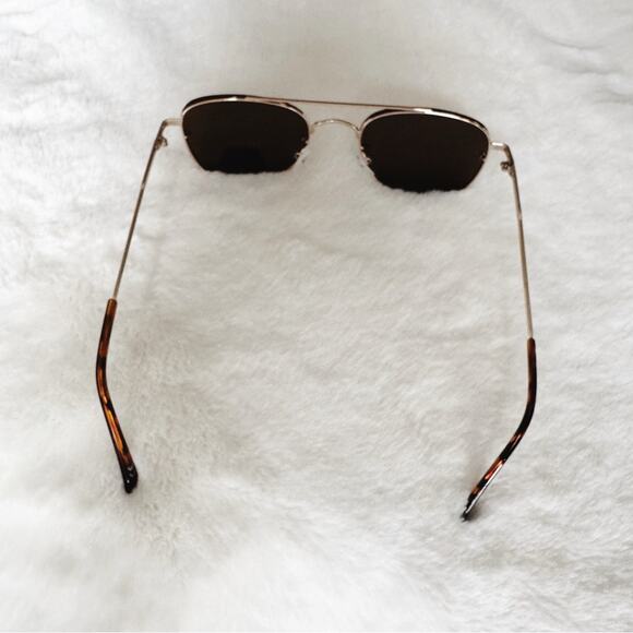 Lara Brown Polarized Sunglasses - Picture 8 of 11